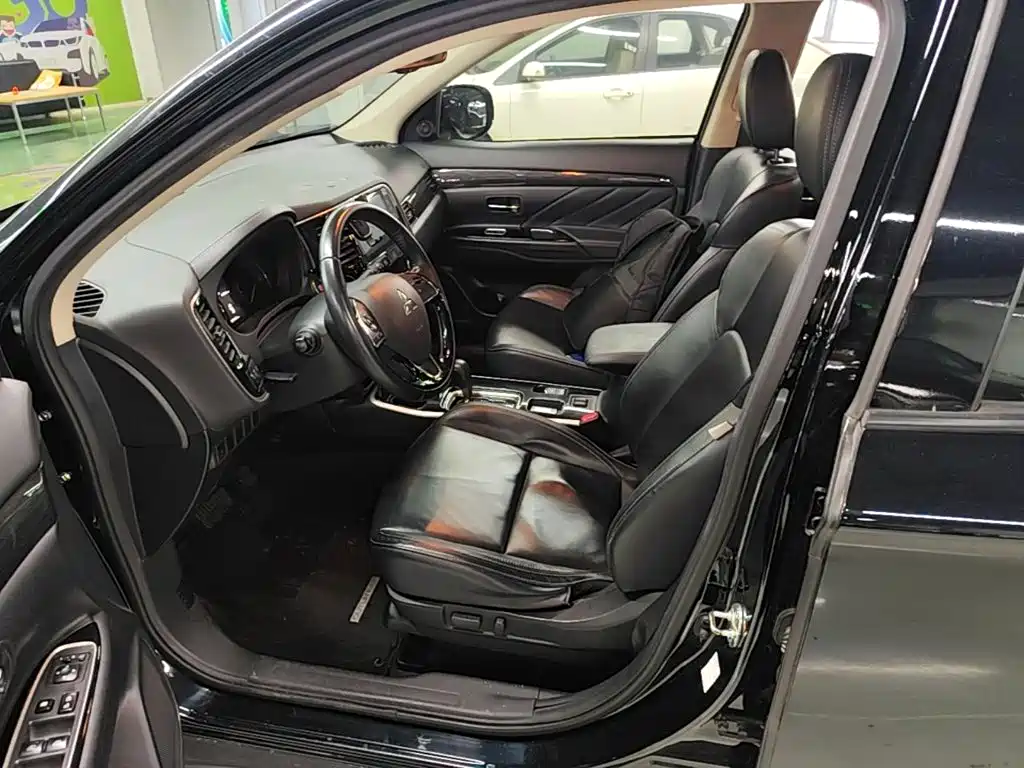 Mitsubishi Outlander — миниатюра 15