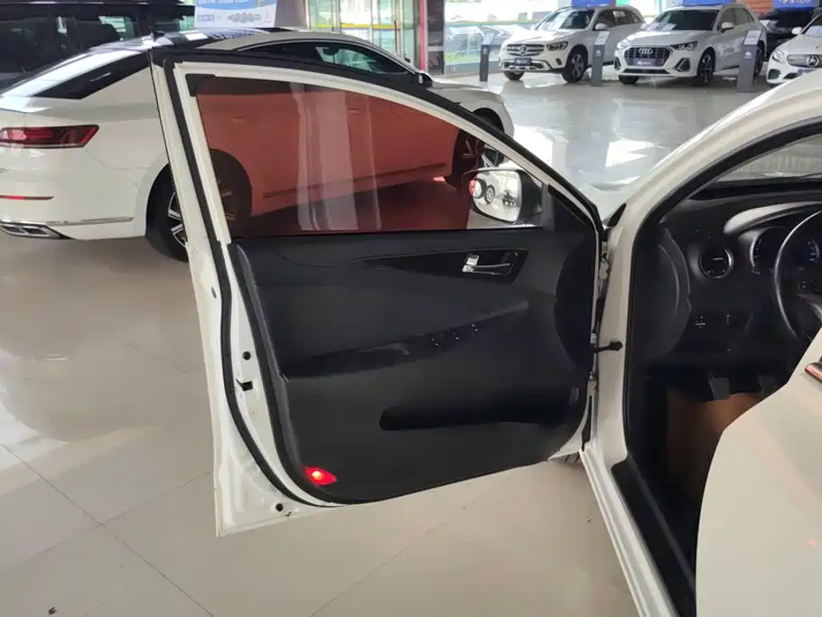 Changan Eado XT — миниатюра 7