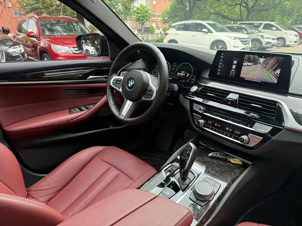 BMW 5 Series — миниатюра 13