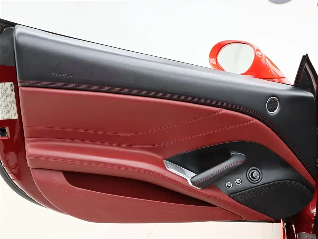 FERRARI CALIFORNIA T