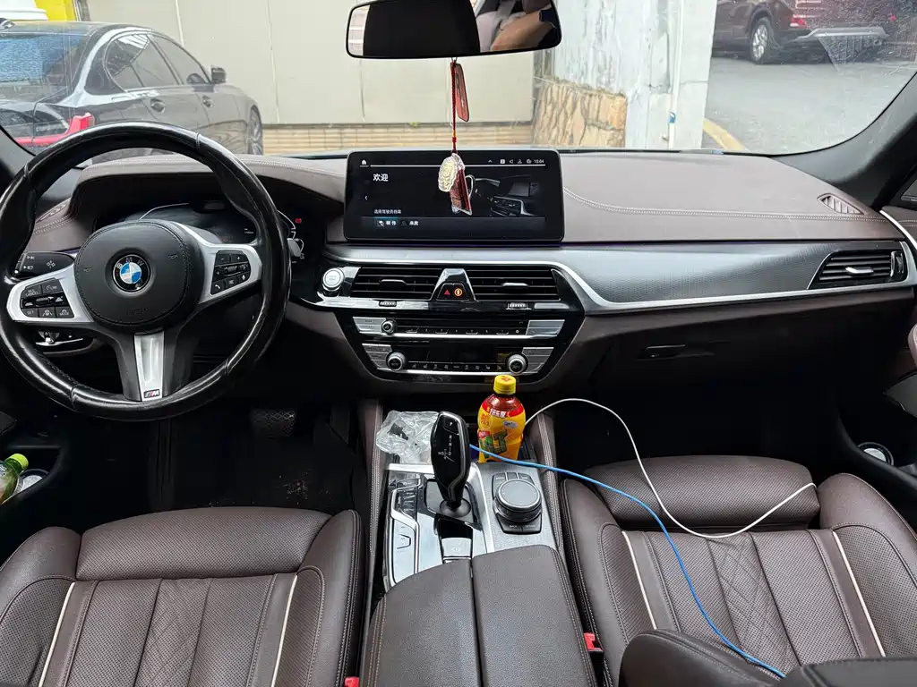 BMW 5 Series New Energy — миниатюра 7