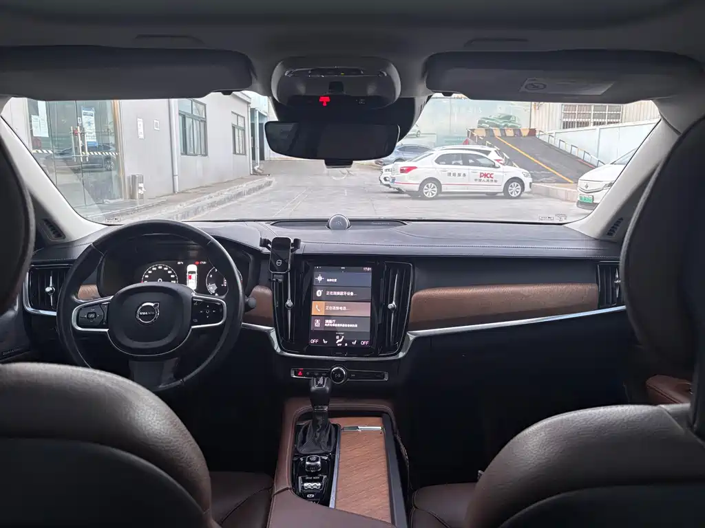 Volvo S90 — миниатюра 14