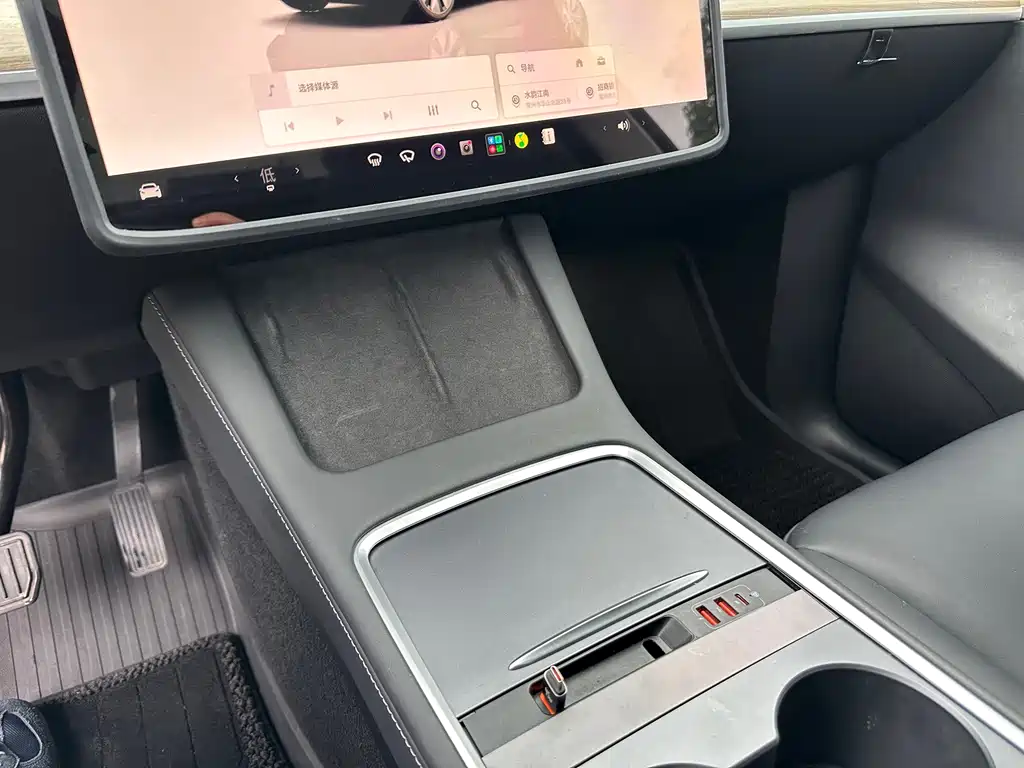Tesla Model Y — миниатюра 8