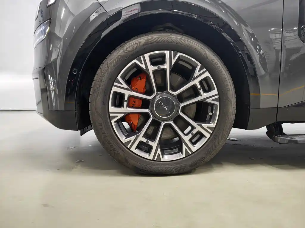 Lynk & Co 900 — миниатюра 9