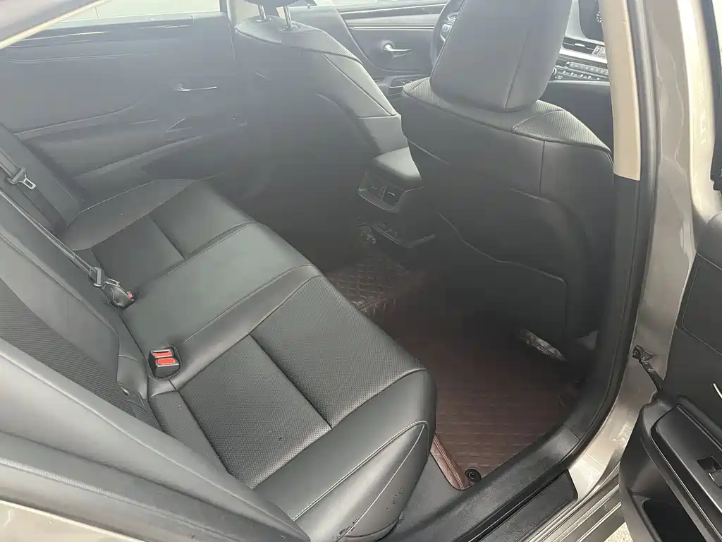 Lexus ES — миниатюра 12