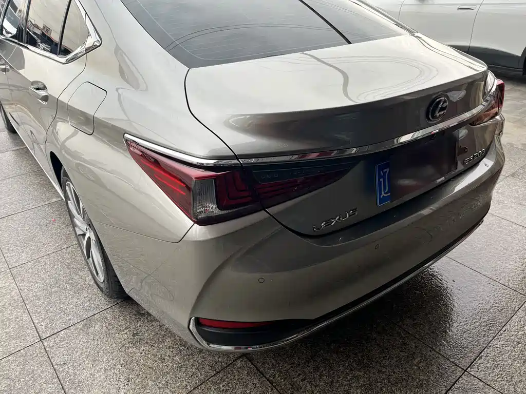Lexus ES — миниатюра 5