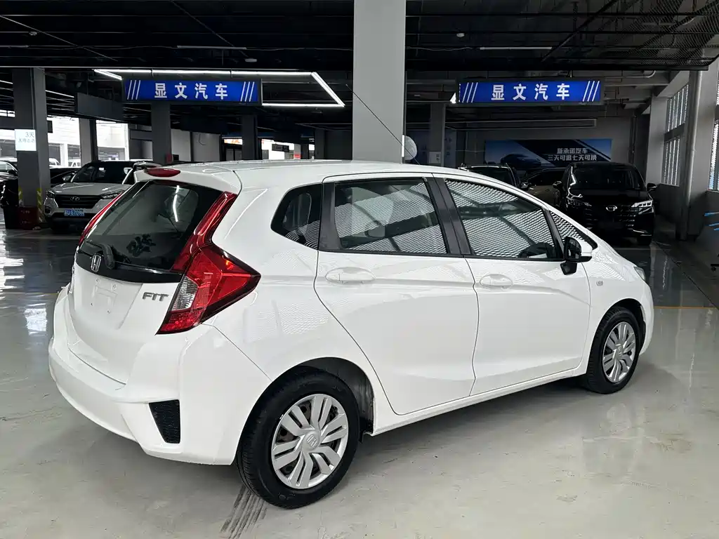 Honda Fit — миниатюра 8