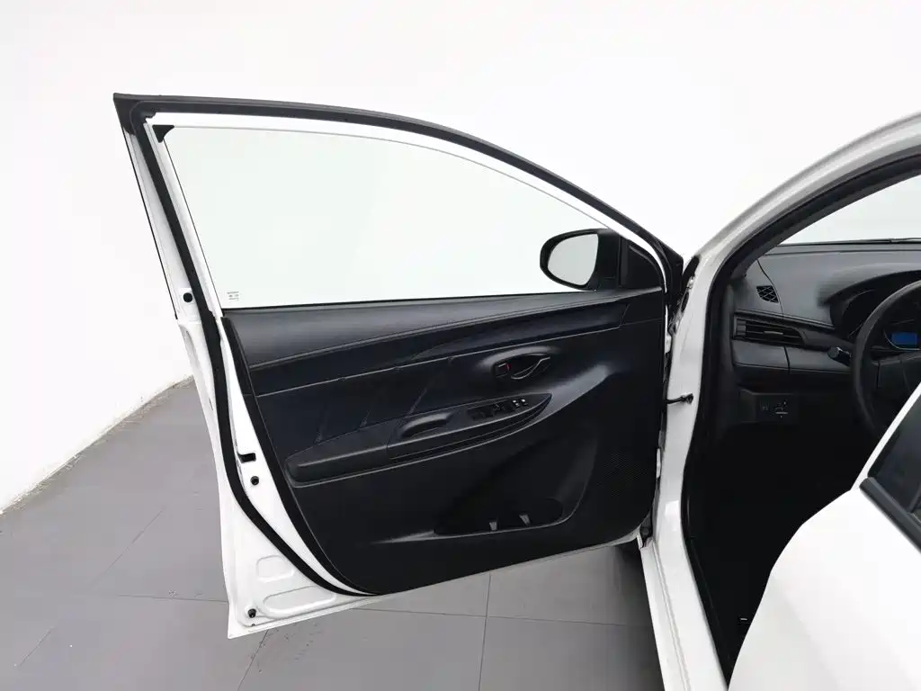 Toyota Vios — миниатюра 8