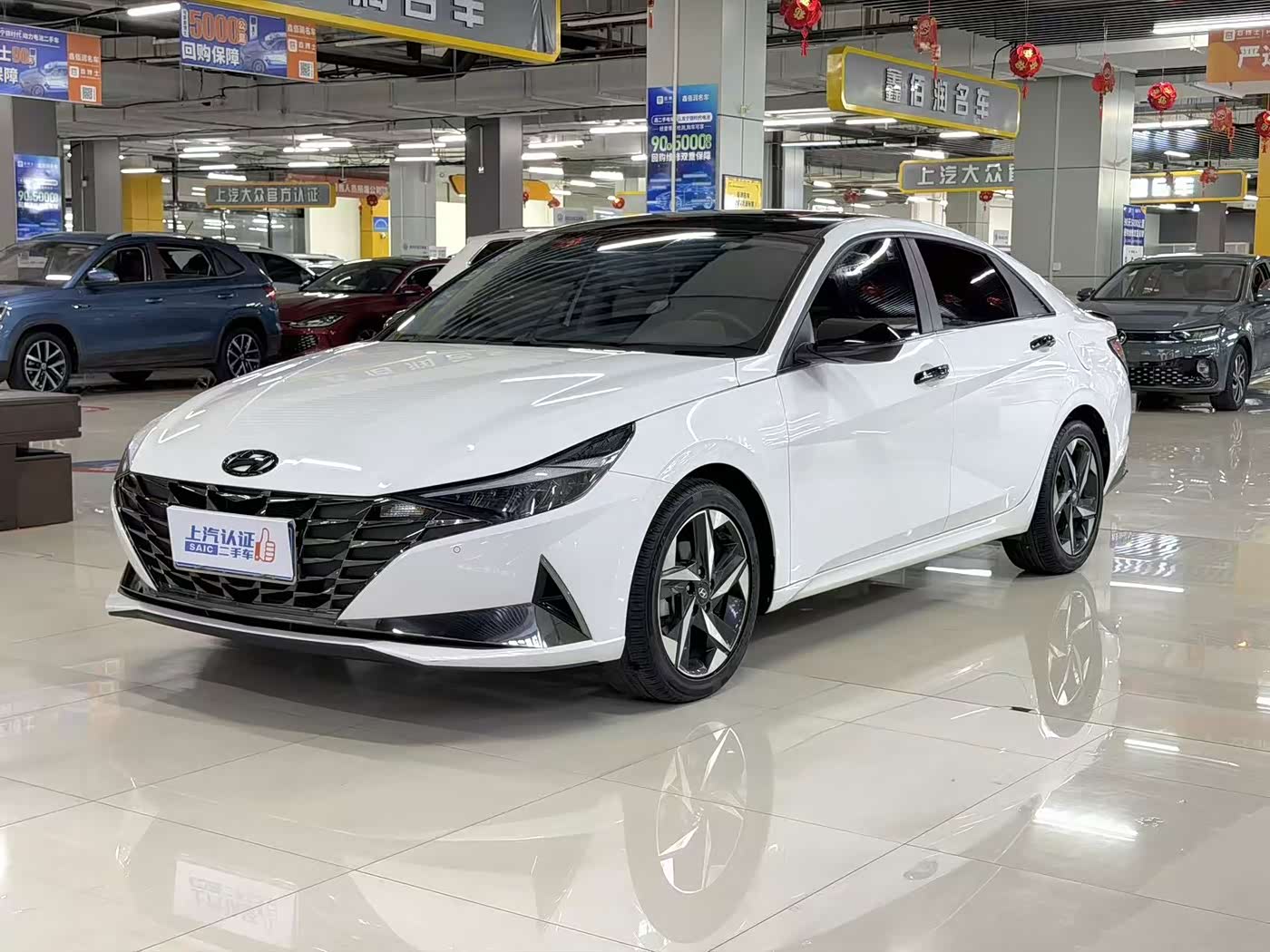 Hyundai Elantra 1.5 л 2023 г. Белый, пробег 31000 км