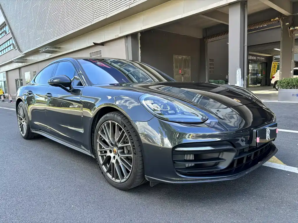 PORSCHE PANAMERA