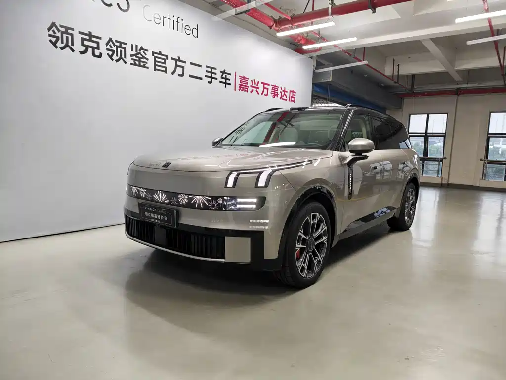 Lynk & Co 900