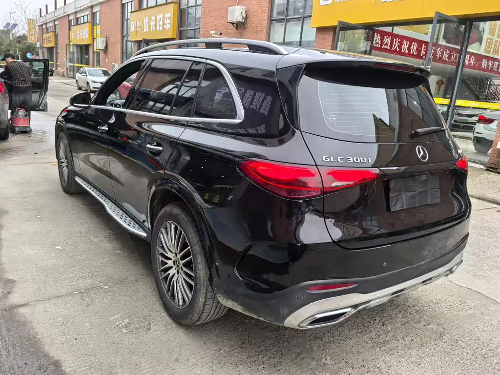 MERCEDES-BENZ GLC