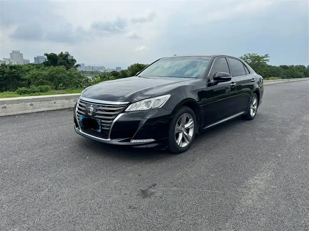 Toyota Crown 2016