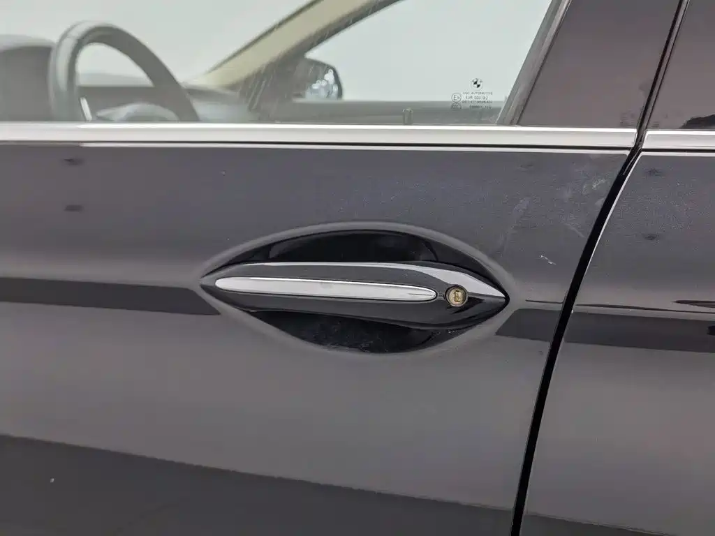 BMW 5 Series — миниатюра 18