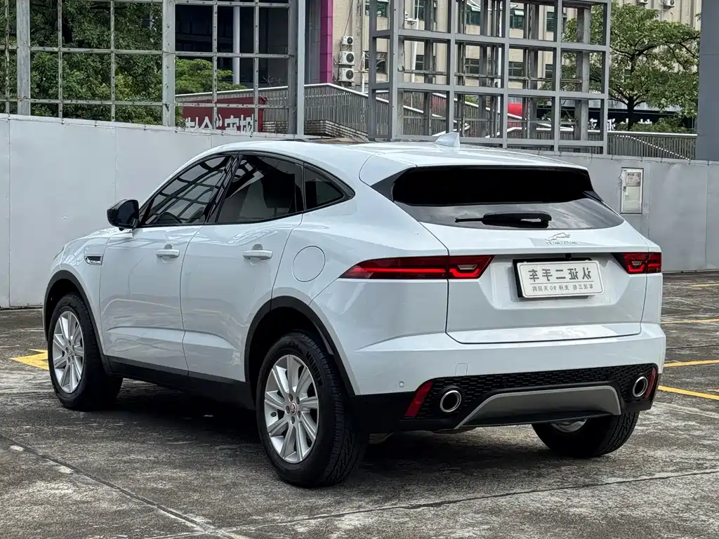 Jaguar E-PACE — миниатюра 11