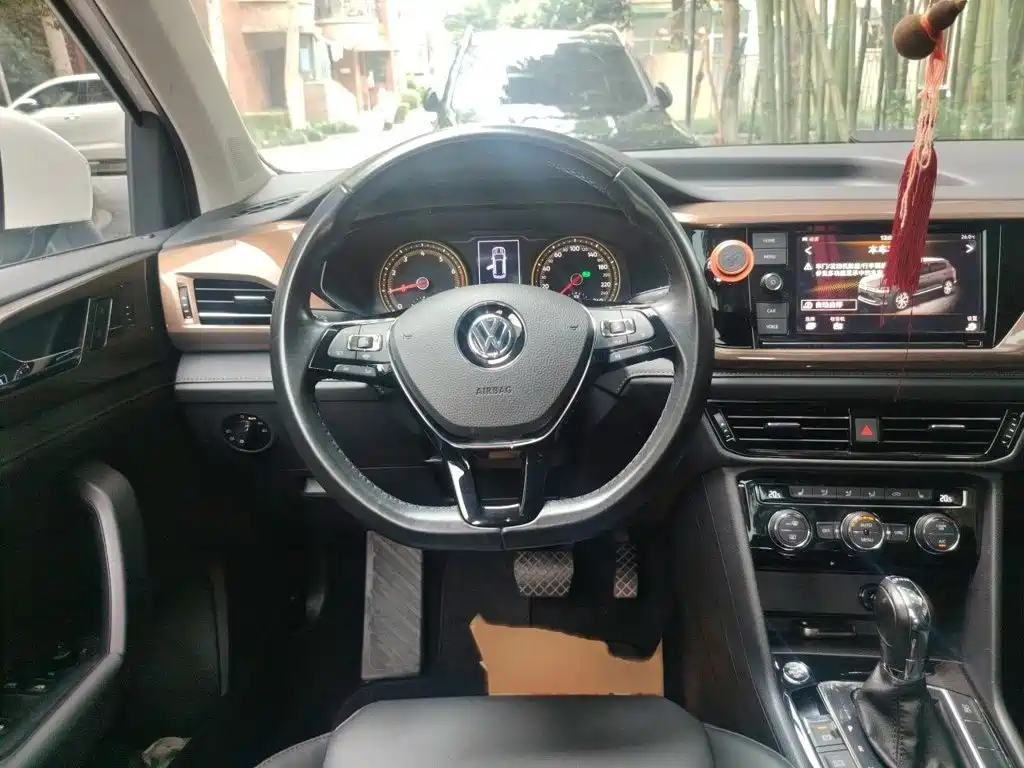 Volkswagen Tharu — миниатюра 3