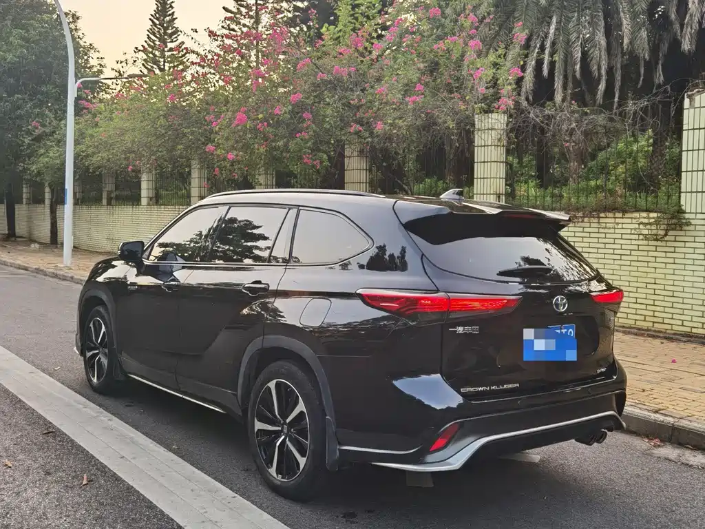 Toyota Crown Kluger — миниатюра 5