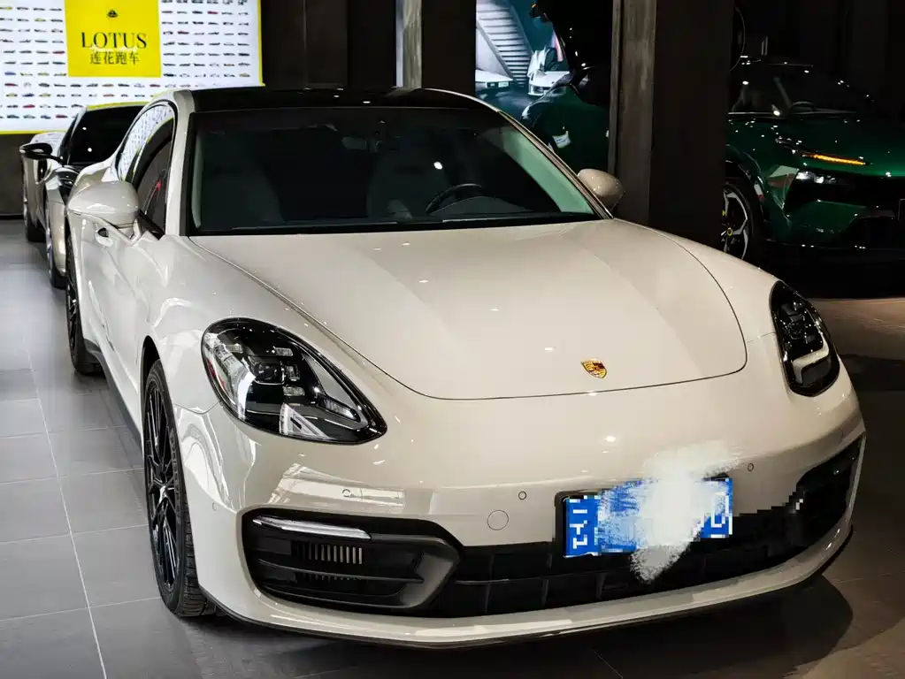 Porsche Panamera 2023