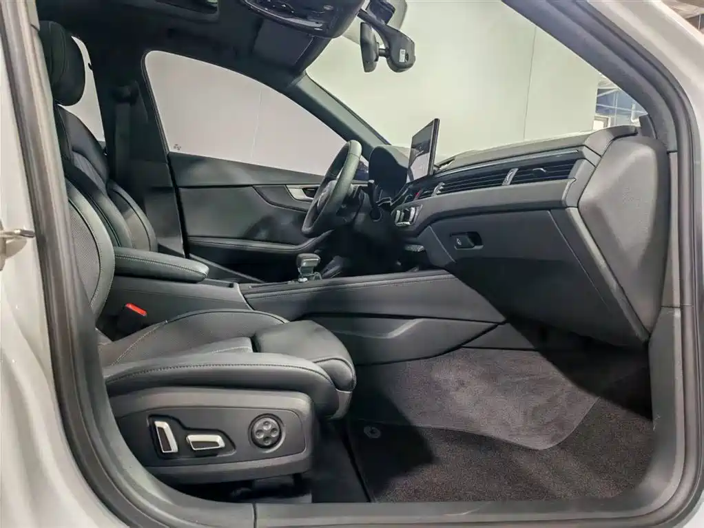 Audi A4L 2024 40 TFSI Luxury