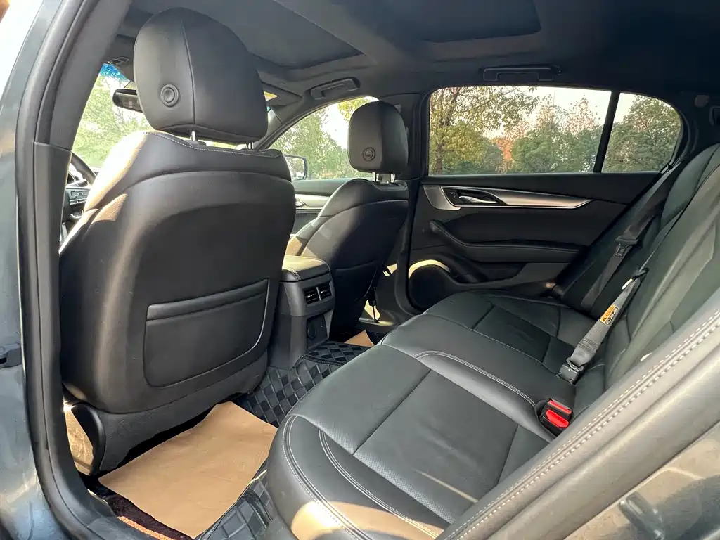 Cadillac CT5 — миниатюра 6