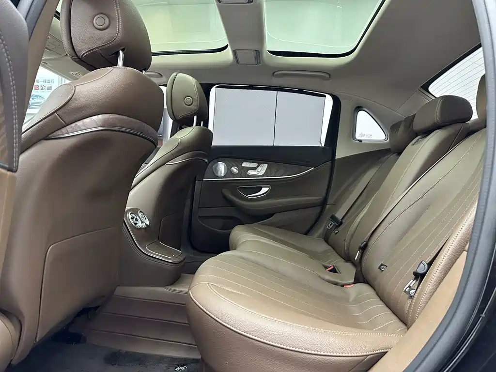 Mercedes-Benz E-Class 2023 — фото 11