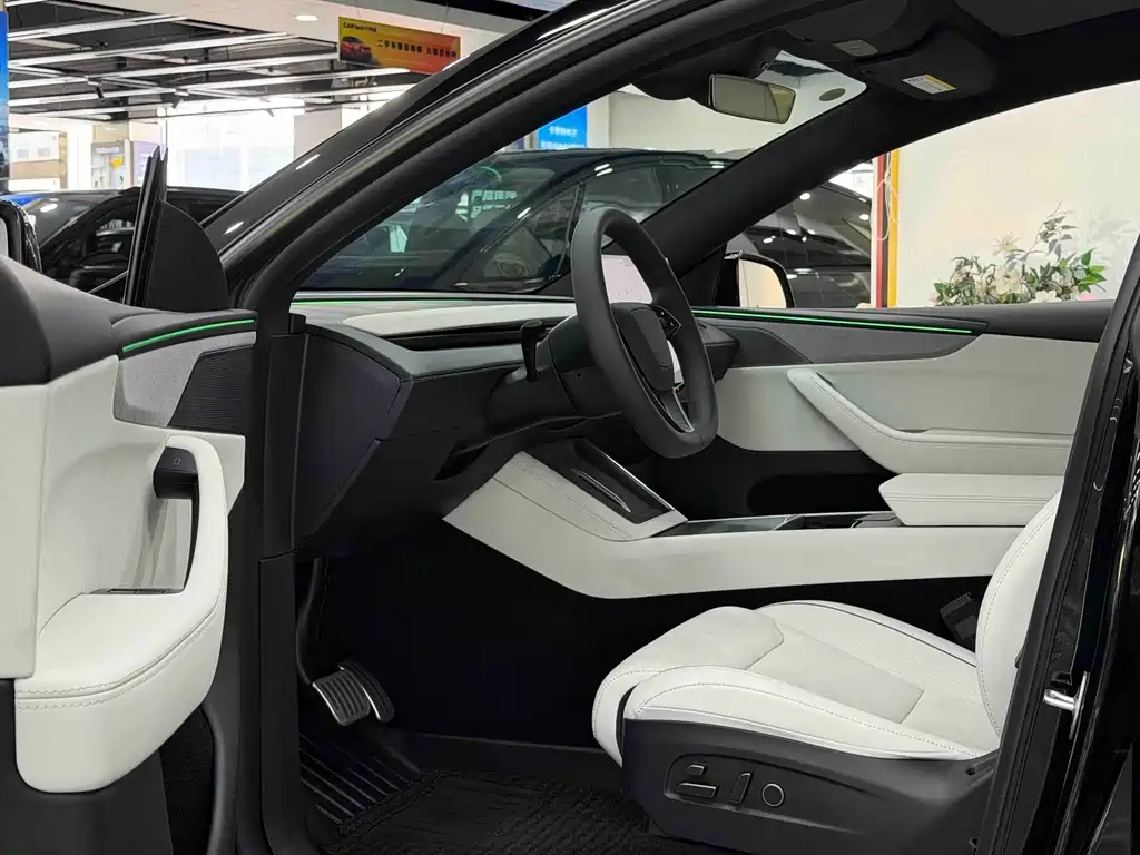 Tesla Model Y L — миниатюра 8