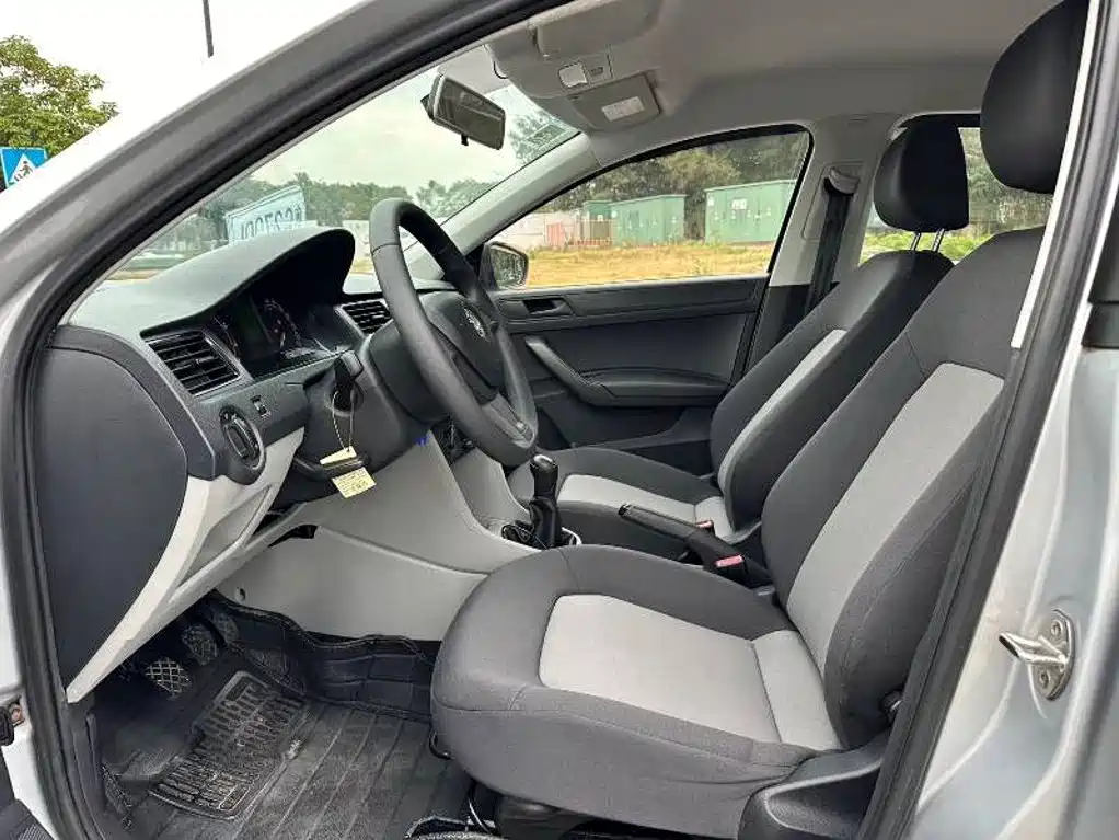 Skoda Rapid — миниатюра 4
