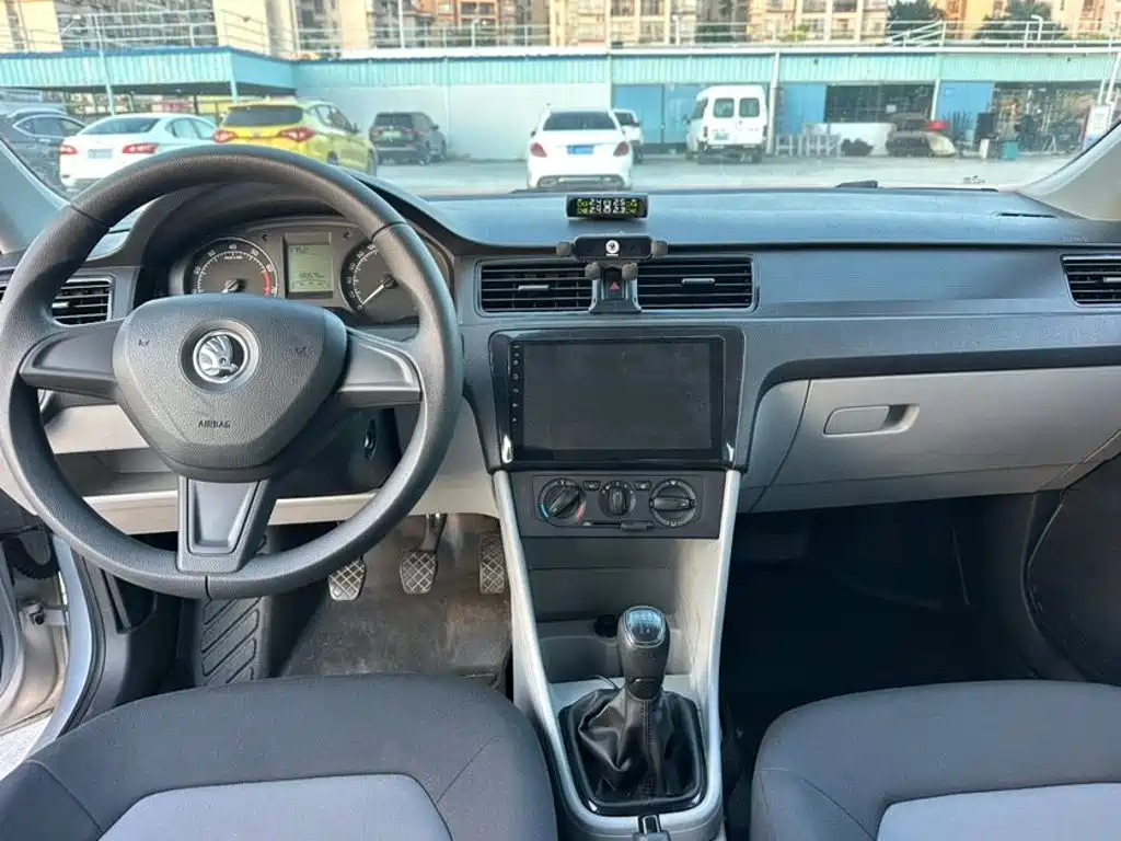 Skoda Rapid — миниатюра 5