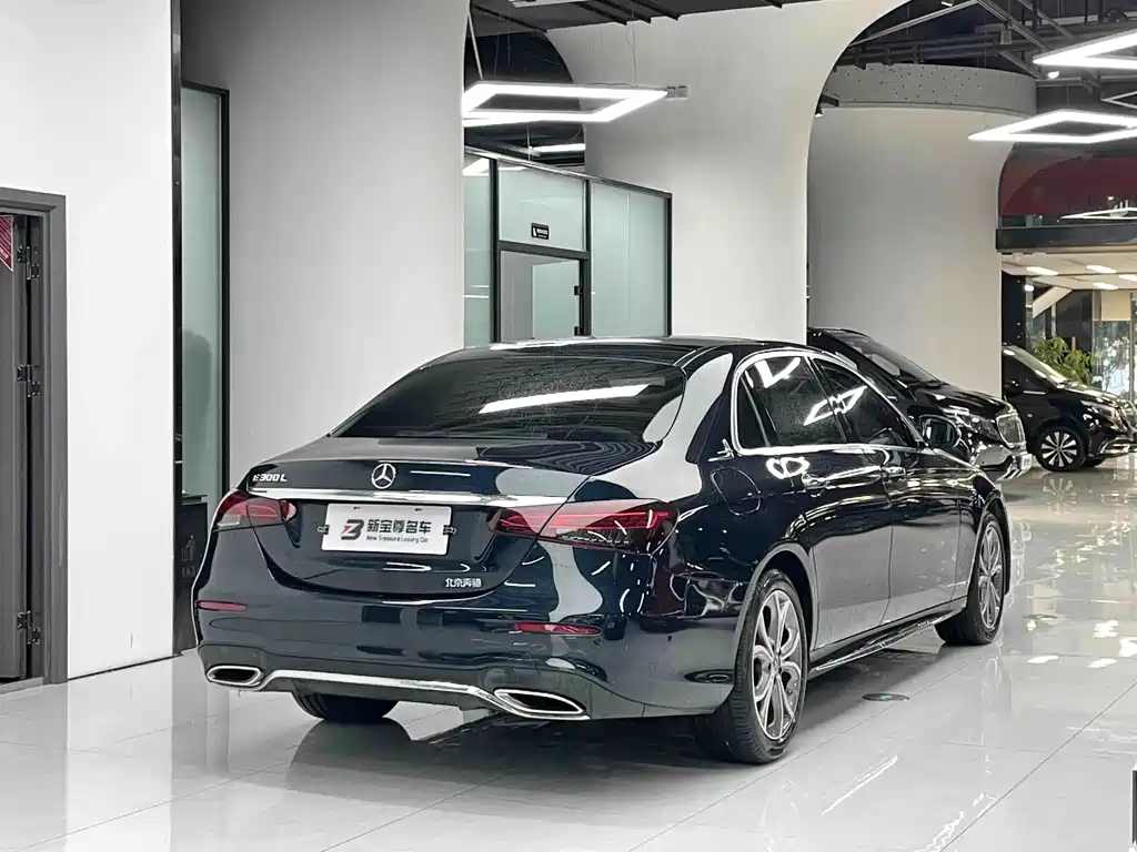 Mercedes-Benz E-Class — миниатюра 14