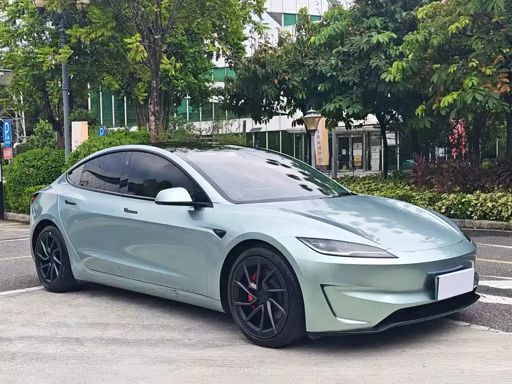 Tesla Model 3 — миниатюра 3