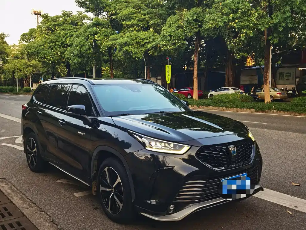 Toyota Crown Kluger — миниатюра 3