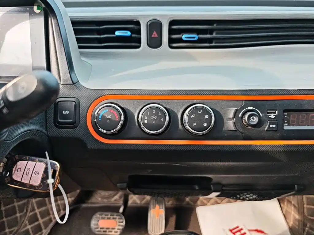 Wuling MINIEV — миниатюра 13
