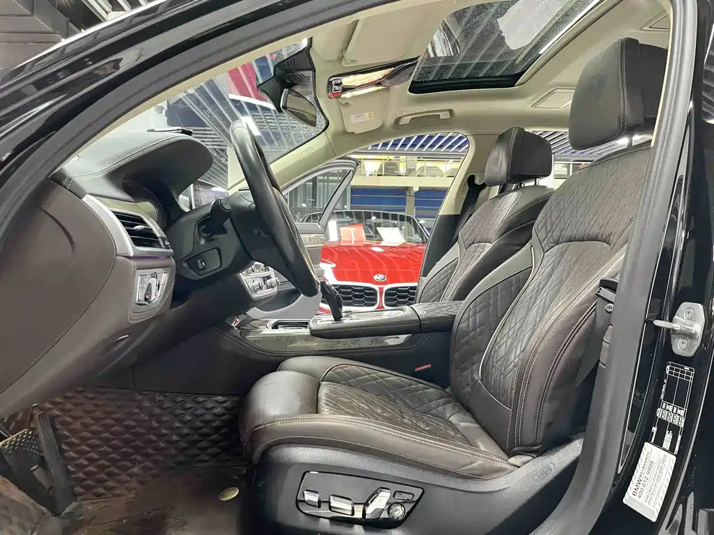 BMW 7 Series — миниатюра 9