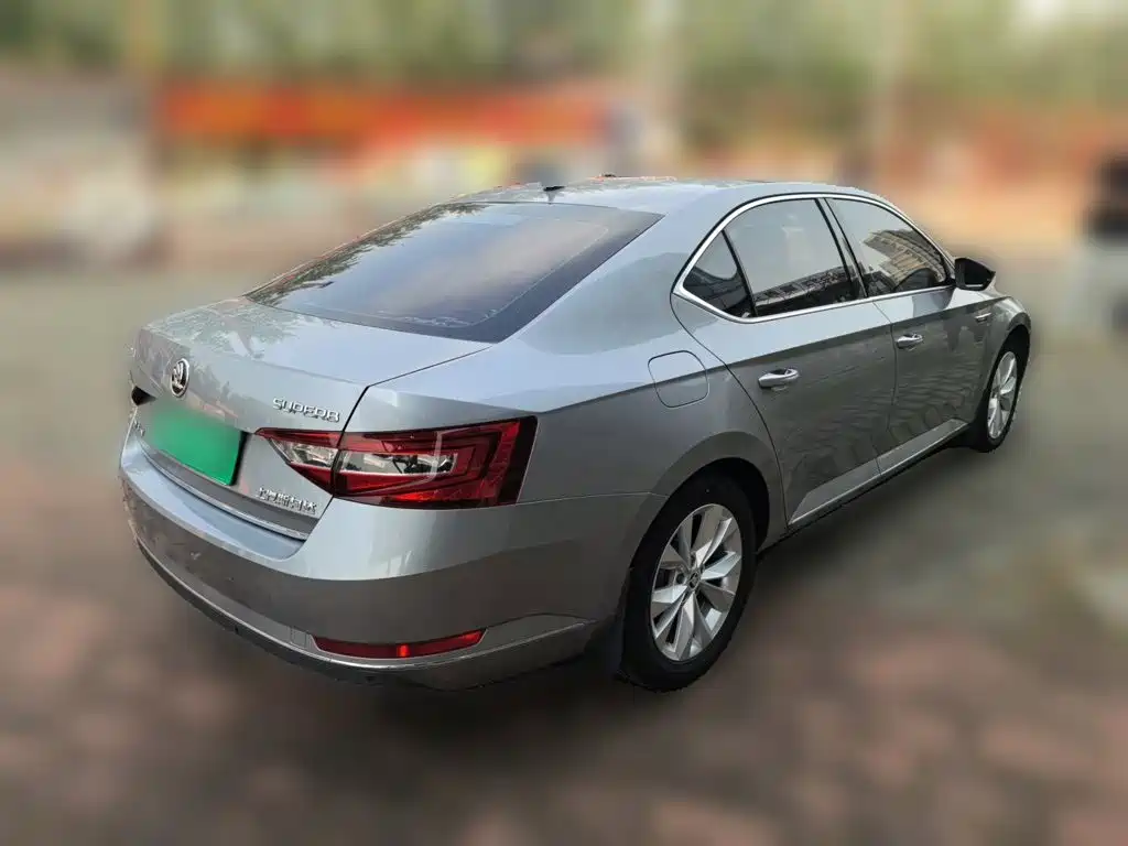 Skoda Superb — миниатюра 4