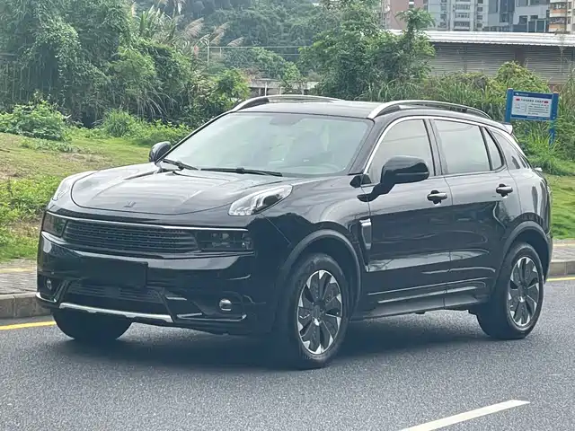 2019 Lynk & Co 01