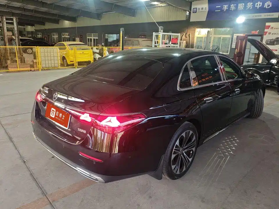 Mercedes-Benz E-Class — миниатюра 2
