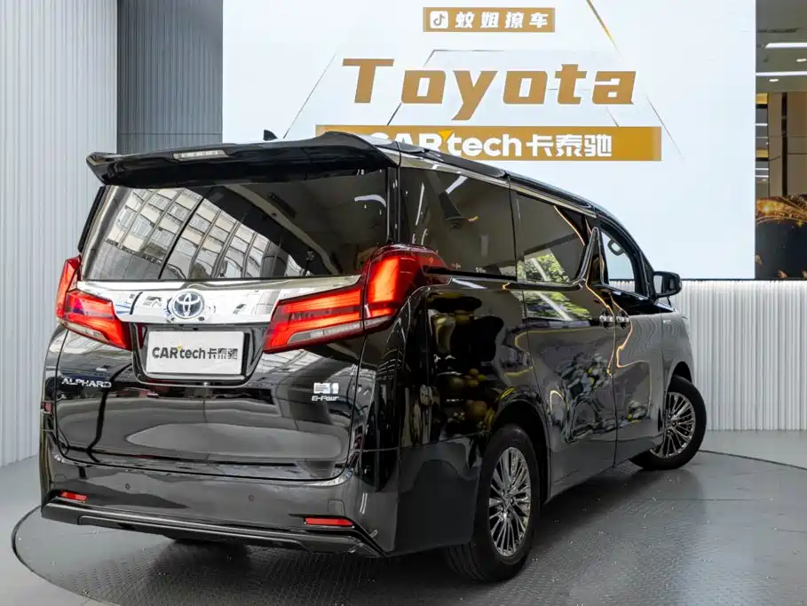 Toyota Alphard — миниатюра 7