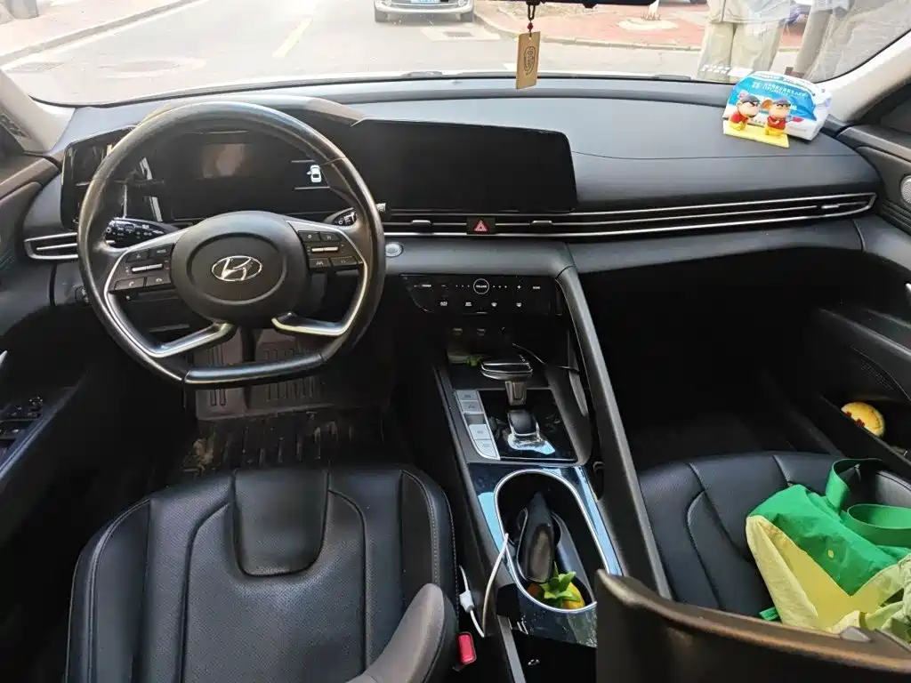 Hyundai Elantra — миниатюра 10