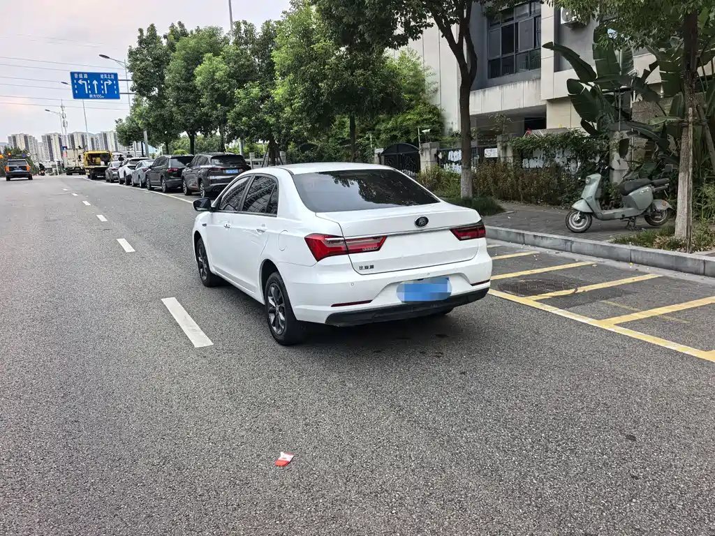 BYD Qin — миниатюра 4
