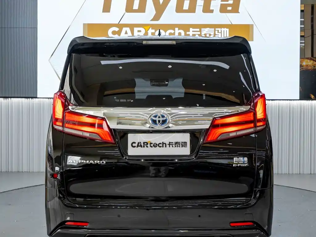 Toyota Alphard — миниатюра 5