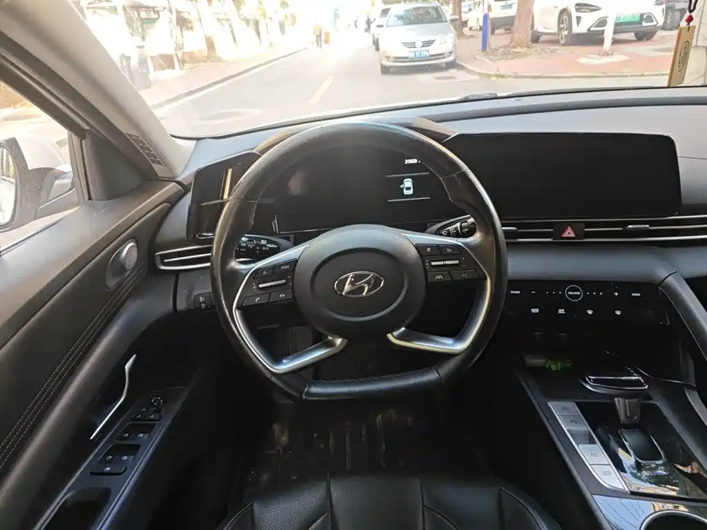 Hyundai Elantra — миниатюра 11