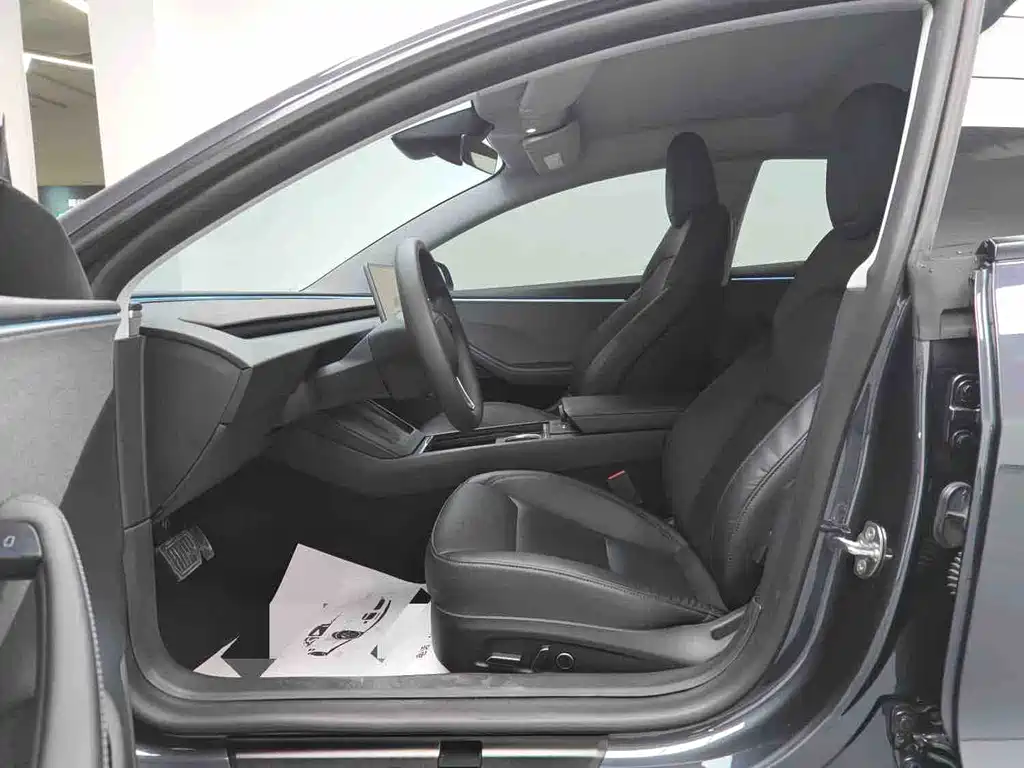 Tesla Model 3 — миниатюра 4