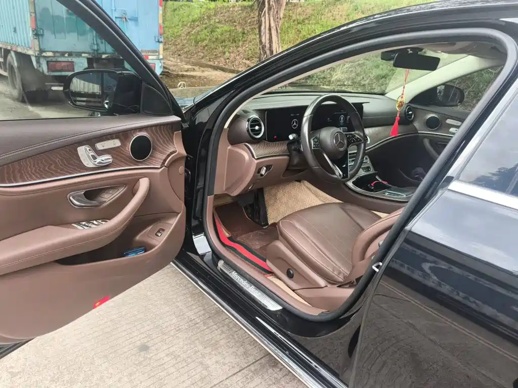 Mercedes-Benz E-Class — миниатюра 12