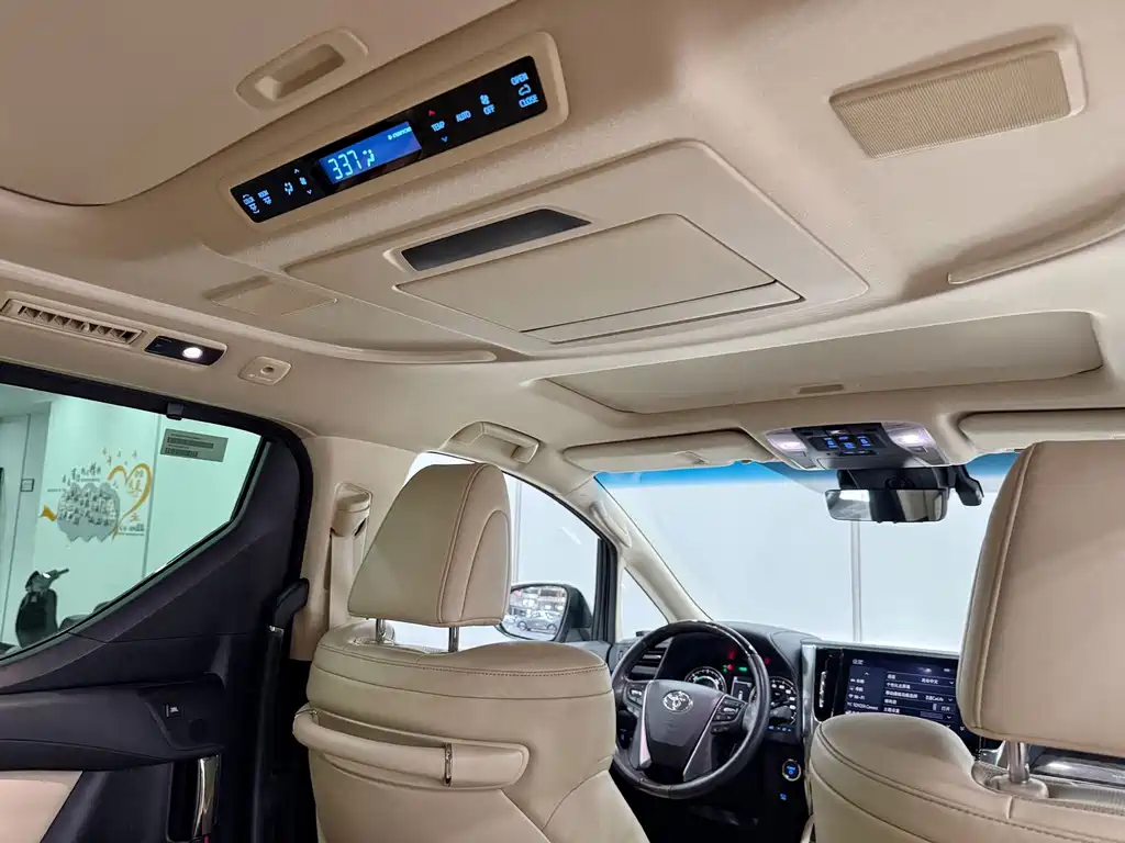 Toyota Alphard — миниатюра 15