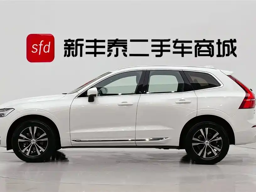 Volvo XC60 2024 B5 Luxury