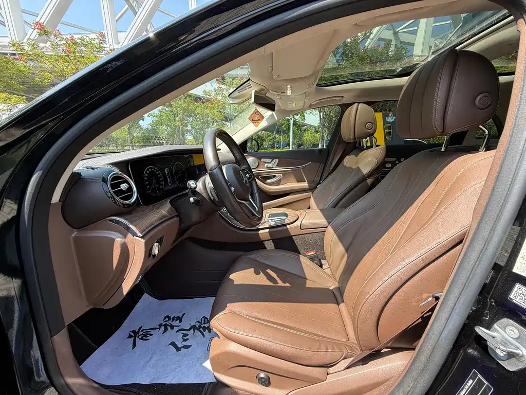 Mercedes-Benz E-Class — миниатюра 8