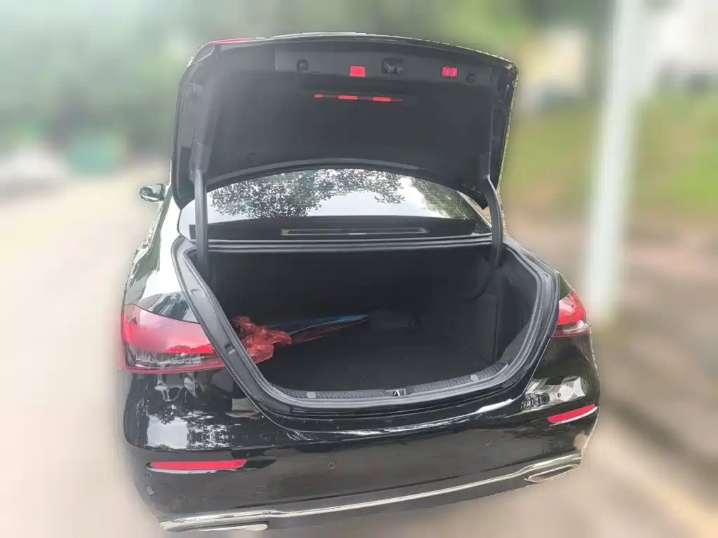 Mercedes-Benz E-Class — миниатюра 15