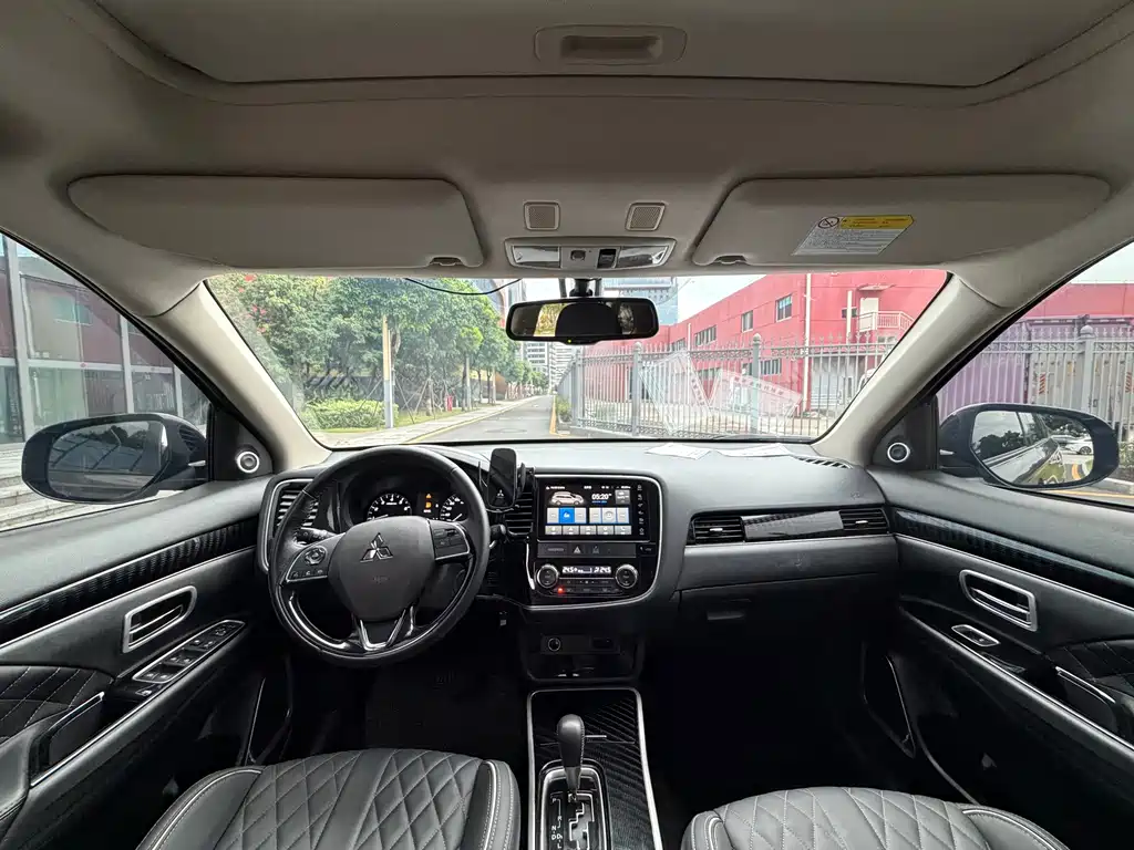 Mitsubishi Outlander — миниатюра 8