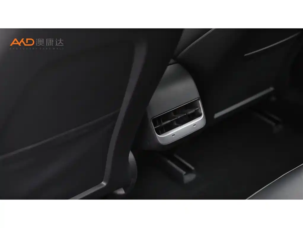 Tesla Model 3 — миниатюра 9