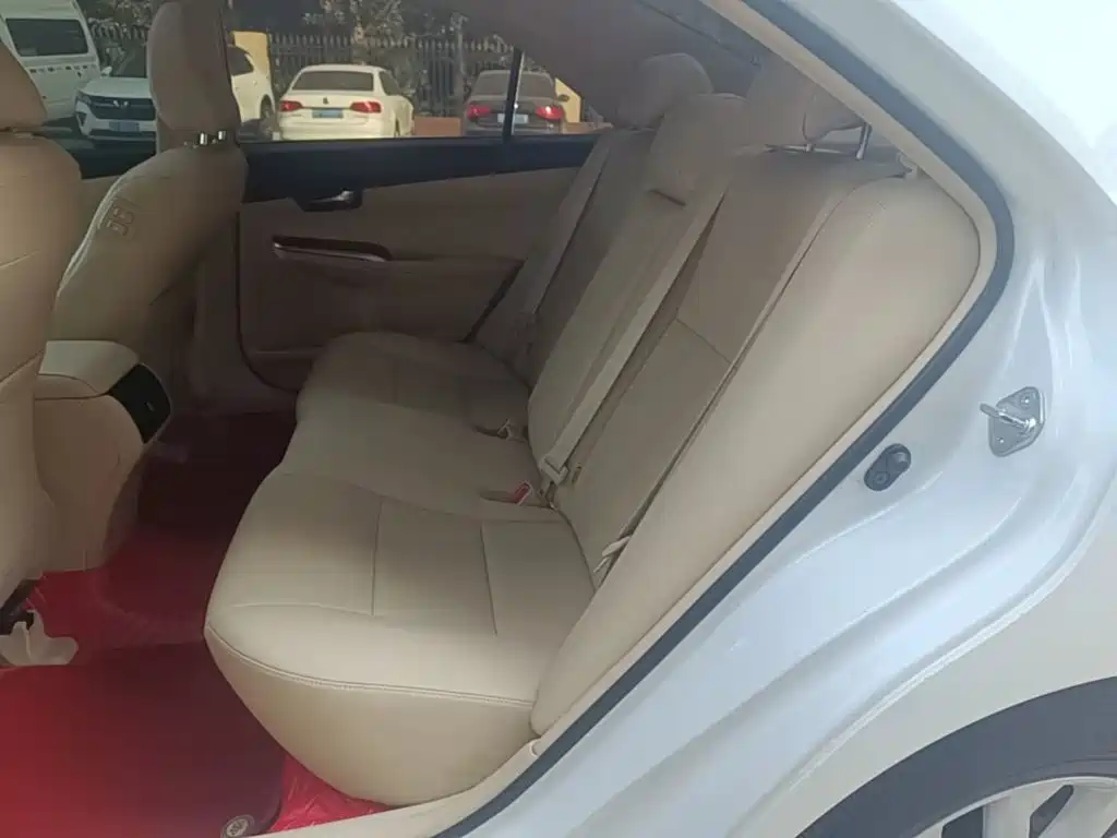 Toyota Camry — миниатюра 17